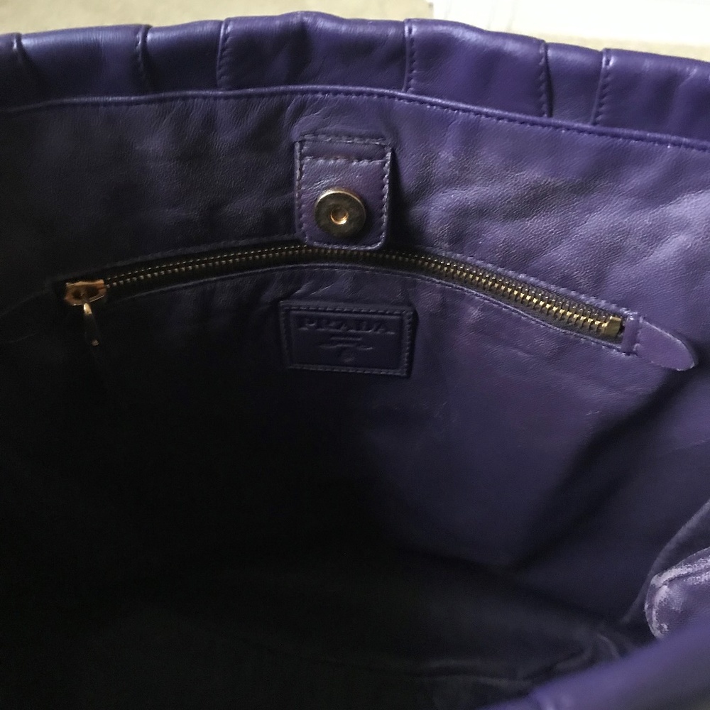 $2K Authentic PRADA Leather Handbag - Picture 7 of 8